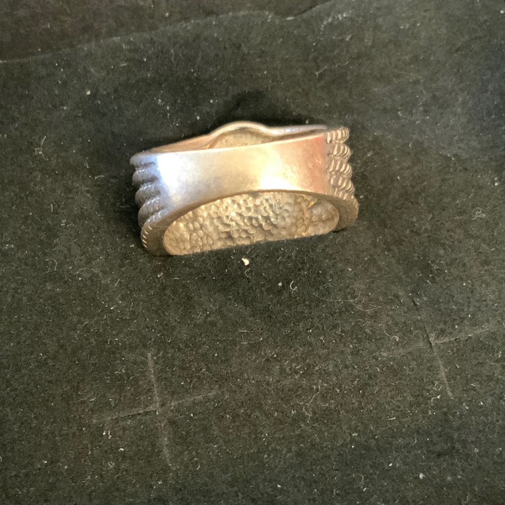 Elegant Silver and Pink Stone Ring - Picture 3 of 6